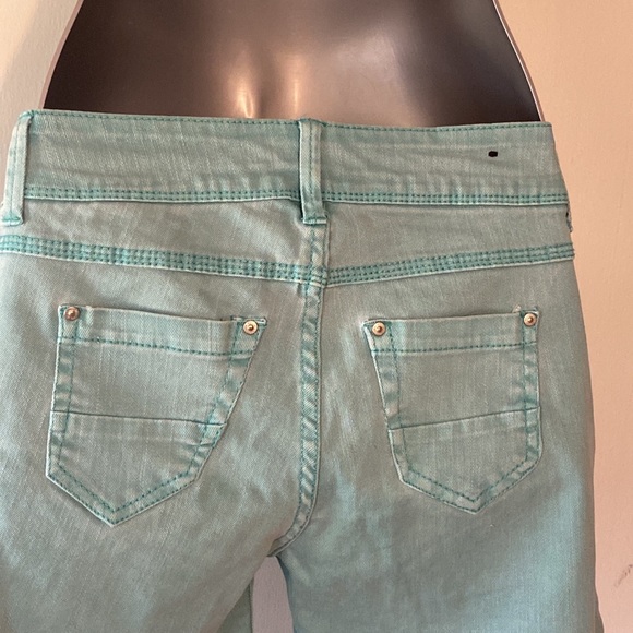 3/$20 - deLiA*s Teal Denim Shorts - Picture 5 of 6